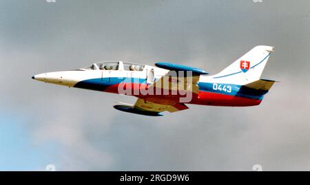 Slovak Air Force - Aero L-39C Albatros 0443 (msn 530443), del White Albatros display team, presso la RAF Fairford il 29 luglio 1994 per il Royal International Air Tattoo. Foto Stock