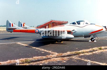 De Havilland DH.115 Vampire Trainer T.11 G-VTII / WZ507 (msn 15127), del Vintage Aircraft Team. (Ho volato in questo con Paul Bishop Rip, dopo aver assistito con un cambio motore alla RAF Hullavington nel 1985. Abbiamo volato a RAF Odiham dove abbiamo volato un'esposizione aerea prima dell'atterraggio) Foto Stock