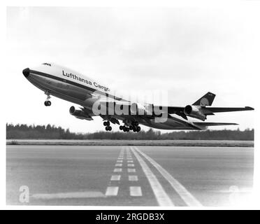 Boeing 747-230F N1794B (msn 20373 / 168), divenne D-ABYE alla consegna alla Lufthansa nel 1972. Foto Stock