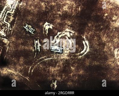 Fotografia aerea di carri armati britannici in azione durante la battaglia di Cambrai, prima guerra mondiale. Foto Stock