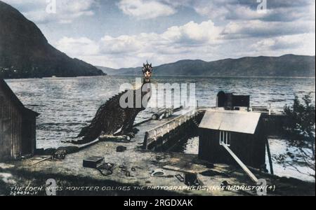 Il mostro di Loch Ness obbliga i fotografi di Invermoriston Foto Stock