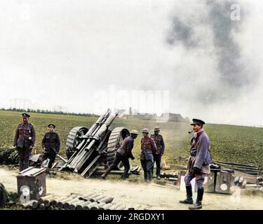 I cannoni britannici resistono all'avanzata tedesca sul fronte occidentale in Francia durante la prima guerra mondiale. Foto Stock