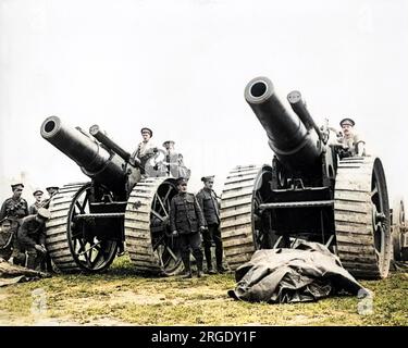 Due grandi cannoni britannici usati contro i tedeschi sul fronte occidentale in Francia durante la prima guerra mondiale. Foto Stock