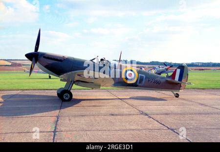 Supermarine Spitfire Mk IIa G-AWIJ / P7350 (msn CBAF.14), di Spitfire Productions Limited. Foto Stock