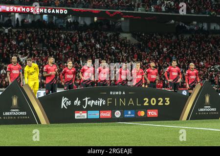 Curitiba, Brasile. 8 agosto 2023. PR - CURITIBA - 08/08/2023 - LIBERTADORES 2023, ATHLETICO-PR X BOLIVAR - giocatori Athletico-PR durante l'arrivo della squadra per la partita contro il Bolivar allo stadio Arena da Baixada per il campionato Libertadores 2023. Foto: Robson Mafra/AGIF/Sipa USA credito: SIPA USA/Alamy Live News Foto Stock