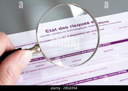 Stato dei rischi e dell'inquinamento (ERP). Diagnosi obbligatoria in Francia, per la vendita di un immobile. Foto Stock