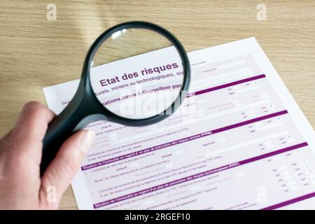 Stato dei rischi e dell'inquinamento (ERP). Diagnosi obbligatoria in Francia, per la vendita di un immobile. Foto Stock