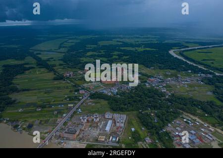 Vista aerea del ponte Shaheed Abdur Rob Serniabad, popolarmente noto come Dapdapia Bridge, sul fiume Kirtankhola sull'autostrada Barisal-Patuakhali. Baris Foto Stock