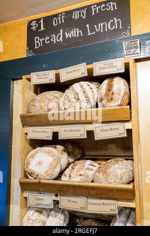 Flat Rock North Carolina, Flat Rock Village Bakery, pane fresco, interni interni interni, ristorante all'aperto, caffè informale e bistrot Foto Stock