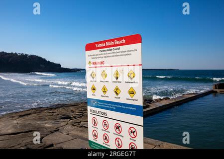 Spiaggia principale di Yamba e piscina costiera, Yamba è una città costiera nel nord del nuovo Galles del Sud, alla foce del fiume Clarence, Australia, 2023 Foto Stock