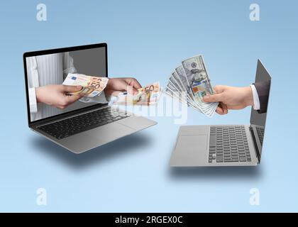 Scambio di denaro online. Uomo con dollari e donna in possesso di banconote in euro, primo piano. Mani che sporgono dai notebook su sfondo a colori Foto Stock