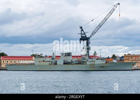 Sydney Aust 06 Aug 2023: Nave della Royal Canadian Navy HMCS Montréal ormeggiata a Garden Island, Sydney, per l'approvvigionamento in seguito a Talisman Sabre 2023 Foto Stock