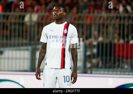 Monza, Italia - 8 agosto 2023, Rafael Leao (#10 AC Milan) durante il Trofeo Silvio Berlusconi, Trofeo Silvio Berlusconi, partita di calcio tra AC Monza e AC Milan l'8 agosto 2023 allo Stadio U-Power di Monza, Italia - foto Morgese Foto Stock