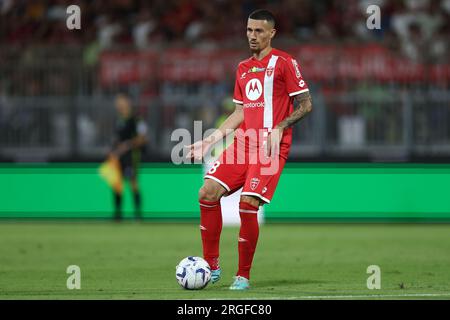 Monza, Italia. 8 agosto 2023. Davide Bettella dell'AC Monza in azione durante la partita del trofeo Silvio Berlusconi tra AC Monza e AC Milan all'UPower Stadium l'8 agosto 2023 a Monza, Italia crediti: Marco Canoniero/Alamy Live News Foto Stock