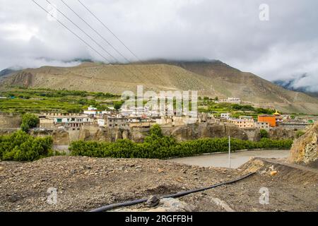 Splendido villaggio di Kagbeni sulle rive del fiume Kaligandaki nell'alta Mustang, Nepal Foto Stock