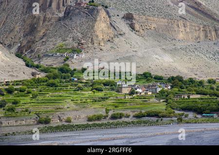 Splendido villaggio di Kagbeni sulle rive del fiume Kaligandaki nell'alta Mustang, Nepal Foto Stock