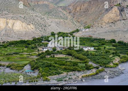 Splendido villaggio di Kagbeni sulle rive del fiume Kaligandaki nell'alta Mustang, Nepal Foto Stock