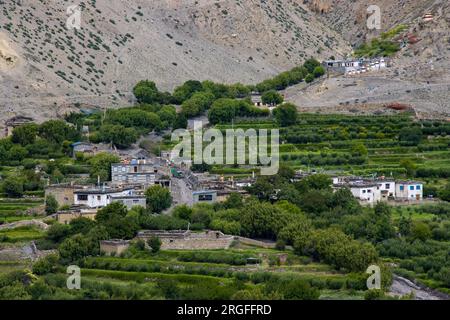 Splendido villaggio di Kagbeni sulle rive del fiume Kaligandaki nell'alta Mustang, Nepal Foto Stock