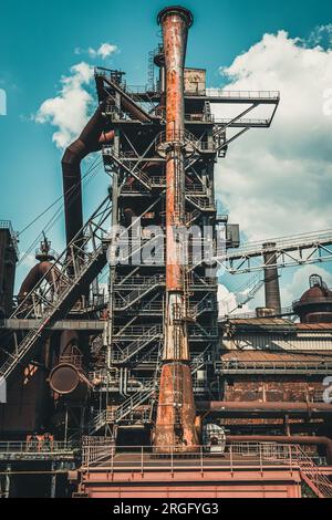 Il parco paesaggistico Duisburg-Nord è un parco pubblico intorno a una fabbrica di ferro e acciaio in disuso a Duisburg, in Germania. Il quotidiano britannico The Guardian è al primo posto Foto Stock