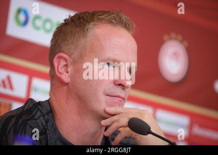 Pireo, Grecia. 9 agosto 2023. Il capo-allenatore di Genk Wouter Vrancken nella foto durante una conferenza stampa della squadra di calcio belga KRC Genk, mercoledì 09 agosto 2023 a Pireo, in Grecia. Il club si sta preparando per la partita di domani contro l'Olympiacos F.C. greco nel terzo turno di qualificazione per la UEFA Europa League. BELGA PHOTO VIRGINIE LEFOUR Credit: Belga News Agency/Alamy Live News Foto Stock