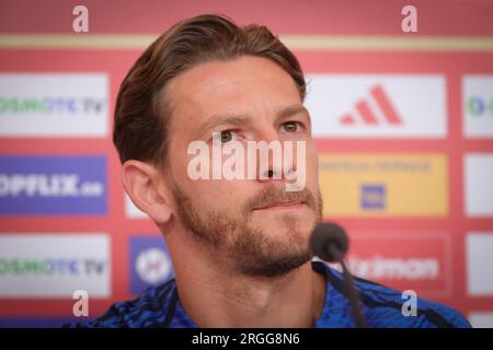 Pireo, Grecia. 9 agosto 2023. Patrik Hrosovsky di Genk raffigurato durante una conferenza stampa della squadra di calcio belga KRC Genk, mercoledì 9 agosto 2023 al Pireo, in Grecia. Il club si sta preparando per la partita di domani contro l'Olympiacos F.C. greco nel terzo turno di qualificazione per la UEFA Europa League. BELGA PHOTO VIRGINIE LEFOUR Credit: Belga News Agency/Alamy Live News Foto Stock