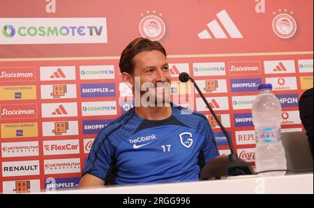 Pireo, Grecia. 9 agosto 2023. Patrik Hrosovsky di Genk raffigurato durante una conferenza stampa della squadra di calcio belga KRC Genk, mercoledì 9 agosto 2023 al Pireo, in Grecia. Il club si sta preparando per la partita di domani contro l'Olympiacos F.C. greco nel terzo turno di qualificazione per la UEFA Europa League. BELGA PHOTO VIRGINIE LEFOUR Credit: Belga News Agency/Alamy Live News Foto Stock