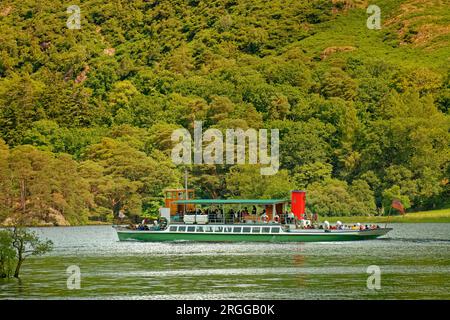 Crociera in barca "Raven" a Ullswater con partenza da Glenridding a Ullswater, Cumbria, in Inghilterra. Foto Stock