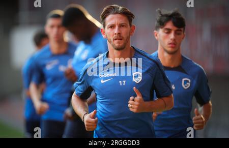 Pireo, Grecia. 9 agosto 2023. Patrik Hrosovsky di Genk raffigurato in azione durante una sessione di allenamento della squadra di calcio belga KRC Genk, mercoledì 9 agosto 2023 a Pireo, in Grecia. Il club si sta preparando per la partita di domani contro l'Olympiacos F.C. greco nel terzo turno di qualificazione per la UEFA Europa League. BELGA PHOTO VIRGINIE LEFOUR Credit: Belga News Agency/Alamy Live News Foto Stock