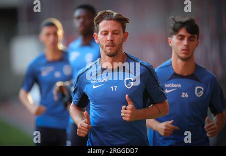 Pireo, Grecia. 9 agosto 2023. Patrik Hrosovsky di Genk raffigurato in azione durante una sessione di allenamento della squadra di calcio belga KRC Genk, mercoledì 9 agosto 2023 a Pireo, in Grecia. Il club si sta preparando per la partita di domani contro l'Olympiacos F.C. greco nel terzo turno di qualificazione per la UEFA Europa League. BELGA PHOTO VIRGINIE LEFOUR Credit: Belga News Agency/Alamy Live News Foto Stock