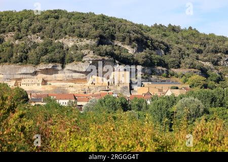 Musée National de Préhistoire dans le Village des Eyzies de Tayac capitale mondiale de la Préhistoire. Dordogne, Périgord, Francia, Europa Foto Stock