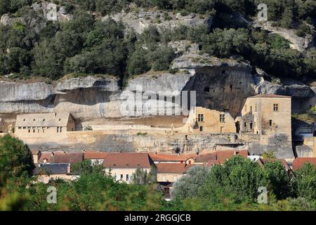 Musée National de Préhistoire dans le Village des Eyzies de Tayac capitale mondiale de la Préhistoire. Dordogne, Périgord, Francia, Europa Foto Stock