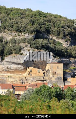 Musée National de Préhistoire dans le Village des Eyzies de Tayac capitale mondiale de la Préhistoire. Dordogne, Périgord, Francia, Europa Foto Stock