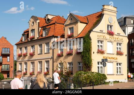 Il boutique Podewils Hotel by Motlawa River nella città vecchia di Danzica, Polonia, Europa, UE Foto Stock