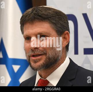 Ramallah, Cisgiordania. 9 agosto 2023. Il ministro delle Finanze israeliano Bezalel Smotrich, del partito sionista religioso di estrema destra, parla in una conferenza stampa nel suo ufficio a Gerusalemme martedì 9 agosto 2023. Smotrich ha difeso trattenendo 2,5 miliardi di shekel in fondi per le città arabe israeliane e Gerusalemme Est. Foto di Debbie Hill/ Credit: UPI/Alamy Live News Foto Stock