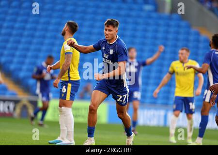 Cardiff, Regno Unito. 9 agosto 2023. Rubin Colwill di Cardiff City festeggia dopo aver segnato il primo gol della sua squadra. Coppa di Carabao, 1° turno, Cardiff City contro Colchester Utd al Cardiff City Stadium di Cardiff, Galles del Sud mercoledì 9 agosto 2023. Questa immagine può essere utilizzata solo per scopi editoriali. Solo per uso editoriale, foto di Andrew Orchard/Andrew Orchard fotografia sportiva/Alamy Live news credito: Andrew Orchard fotografia sportiva/Alamy Live News Foto Stock