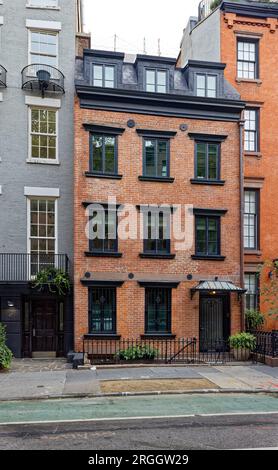 Greenwich Village: Il 45 West 12th Street è una residenza cittadina greca in mattoni rossi nel Greenwich Village Historic District di Manhattan. Foto Stock