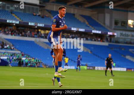 Cardiff, Regno Unito. 9 agosto 2023. Rubin Colwill di Cardiff City festeggia dopo aver segnato il primo gol della sua squadra. Coppa di Carabao, 1° turno, Cardiff City contro Colchester Utd al Cardiff City Stadium di Cardiff, Galles del Sud mercoledì 9 agosto 2023. Questa immagine può essere utilizzata solo per scopi editoriali. Solo per uso editoriale, foto di Andrew Orchard/Andrew Orchard fotografia sportiva/Alamy Live news credito: Andrew Orchard fotografia sportiva/Alamy Live News Foto Stock