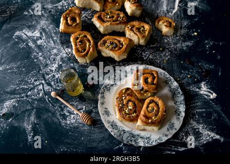 Il cardamomo e pistacchio panini Foto Stock