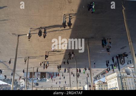 Baldacchino Norman Fosters Ombriere nel porto vecchio di Marsiglia in Francia Foto Stock