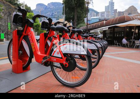 Noleggio biciclette rosse Monabike a Monaco Foto Stock