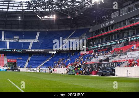 Harrison, Stati Uniti. 5 agosto 2023. Harrison, Stati Uniti, 5 agosto 2023: Red Bulla Arena prima del riscaldamento pre-partita durante la partita della National Womens Soccer League UKG Challenge Cup tra Gotham FC e North Carolina Courage alla Red Bull Arena di Harrison, New Jersey, Stati Uniti (SOLO USO EDITORIALE). (Rebekah Wynkoop/SPP) credito: SPP Sport Press Photo. /Alamy Live News Foto Stock