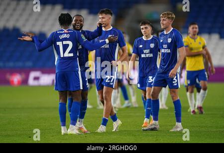 Cardiff City festeggia dopo che Ike Ugbo ha segnato la penalità vincente dei tiri di rigore durante la partita del primo turno della Carabao Cup al Cardiff City Stadium di Cardiff. Data foto: Mercoledì 9 agosto 2023. Foto Stock