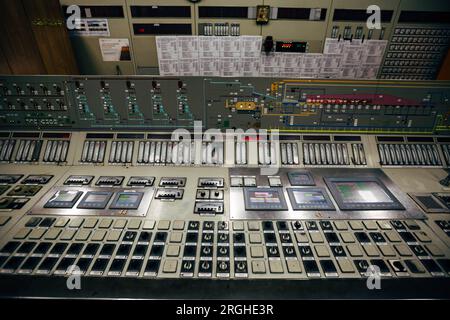 Sala di controllo. Grande pannello di controllo industriale all'interno della fabbrica o della centrale elettrica. Foto Stock