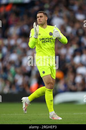 Marko Marosi, portiere dello Shrewsbury Town, prima della partita del primo turno della Carabao Cup a Elland Road, Leeds. Data foto: Mercoledì 9 agosto 2023. Foto Stock