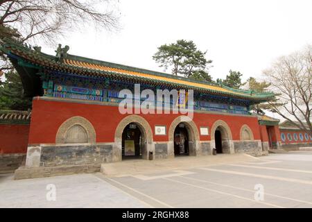 Architettura paesaggistica della porta del tempio di puning, città di Chengde, provincia di hebei, Cina. Foto Stock