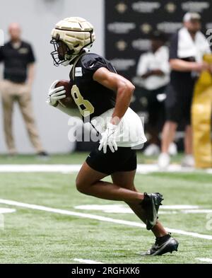 Metairie, USA. 9 agosto 2023. Il wide receiver Keith Kirkwood (18) corre dopo la presa durante il training camp dei New Orleans Saints presso l'Ochsner Sports Performance Center Indoor Facility a Metairie, Louisiana, mercoledì 9 agosto 2023. (Foto di Peter G. Forest/Sipa USA) credito: SIPA USA/Alamy Live News Foto Stock