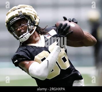 Metairie, USA. 9 agosto 2023. Il wide receiver Shaq Davis (88) riceve un passaggio durante il training camp dei New Orleans Saints presso l'Ochsner Sports Performance Center Indoor Facility a Metairie, Louisiana, mercoledì 9 agosto 2023. (Foto di Peter G. Forest/Sipa USA) credito: SIPA USA/Alamy Live News Foto Stock