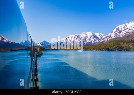 Famoso giro panoramico in treno sulla Alaska Railroad Coastal Classic tra Seward e Anchorage, Alaska. Salite fino alla cima Grandview nei monti Kenai. Foto Stock