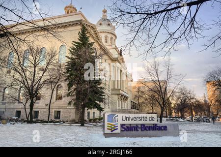 Winnipeg, Manitoba, Canada - 11 19 2014: Vista invernale dell'Universite de Saint-Boniface - St. Edificio del Boniface College situato in 200 Avenue de la Foto Stock