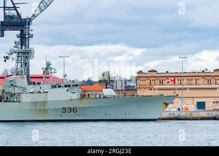 Sydney Aust 06 Aug 2023: Nave della Royal Canadian Navy HMCS Montréal ormeggiata a Garden Island, Sydney, per l'approvvigionamento in seguito a Talisman Sabre 2023 Foto Stock